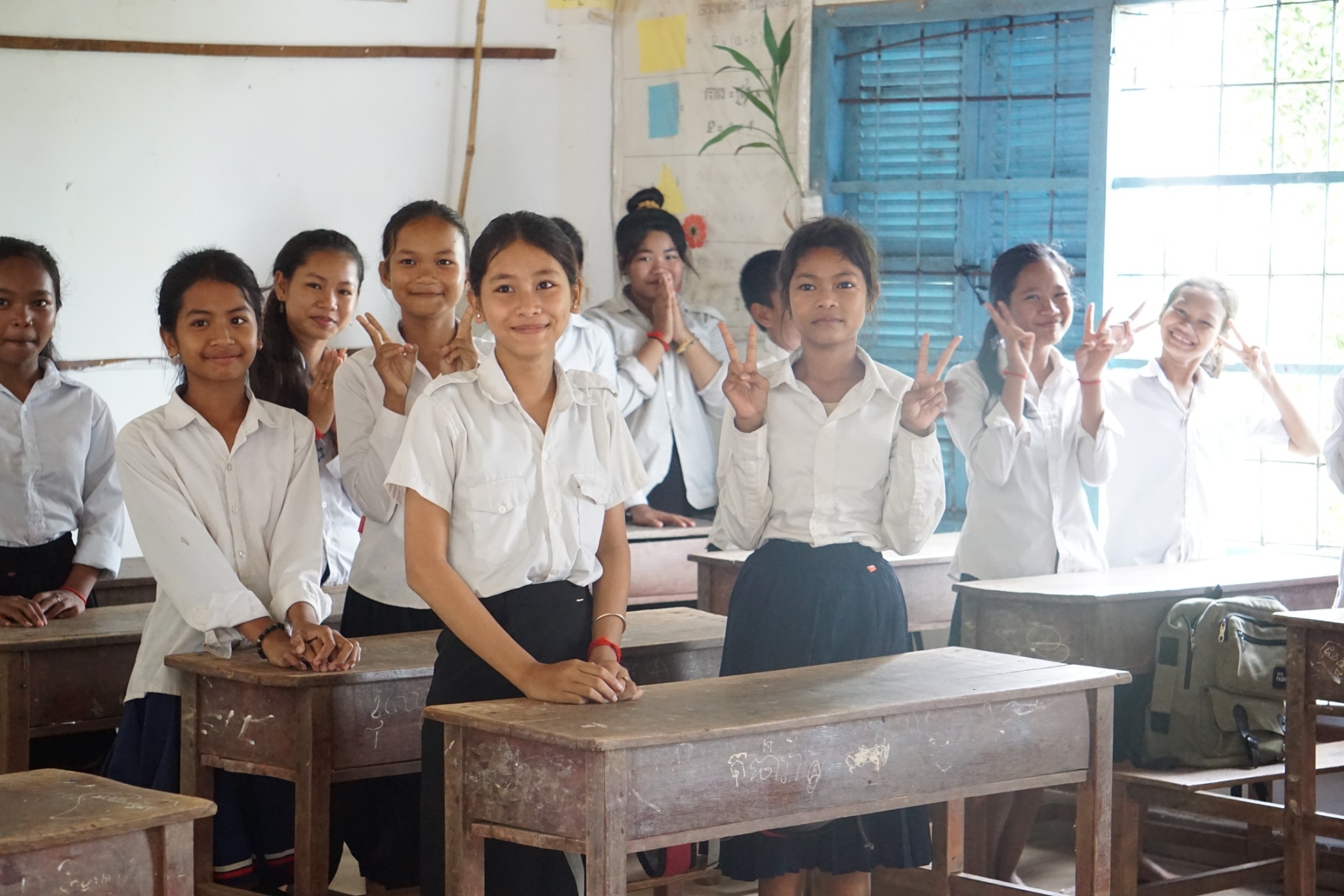 カンボジア カナーコブ小学校を建設、その後もリフォームを行うなど子供たちが安心して学び続けられる環境作りを支援しています。